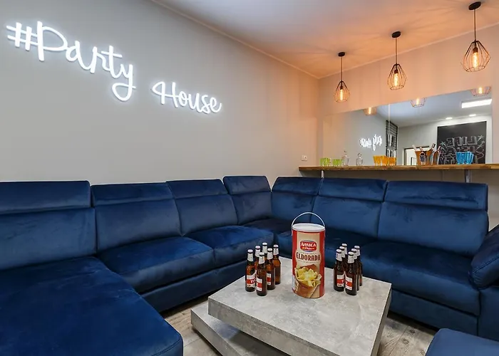 #partyhouse *