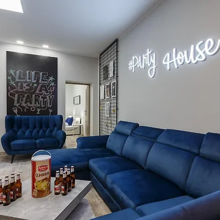 #partyhouse Апартаменты