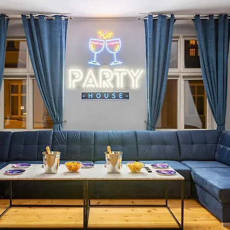 #partyhouse *