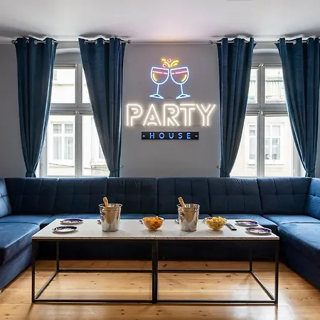#partyhouse * Posen